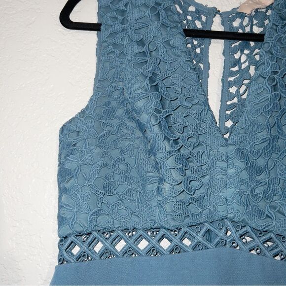 Keepsake The Label Dusty Blue Uplifted Mini Lace Dress Size Medium - Picture 4 of 11